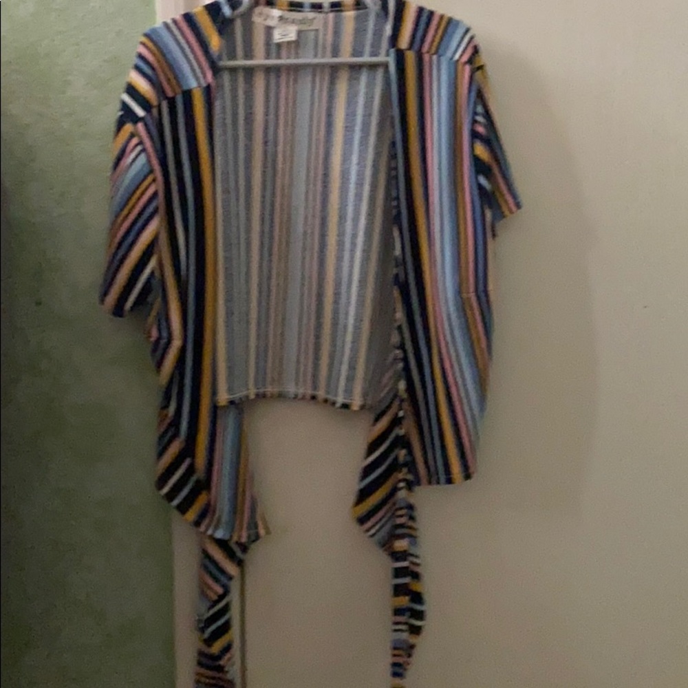 Cropped shirt topper